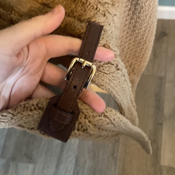 Talbots oversized cable knit poncho with leather side straps buckles Equestrian - Picture 6 of 8